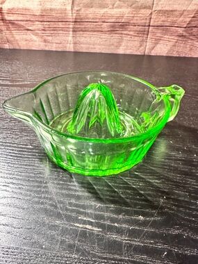 Vintage Uranium Glass Citrus Juicer Reamer Depression Glass Green Glows UV